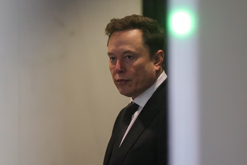 Elon Musk to Address ASML Conference as SpaceX IPO Pricing Looms