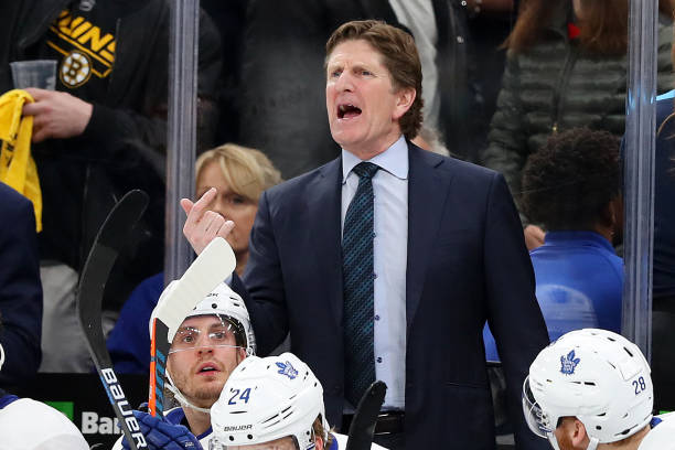 Mike Babcock Becomes a Lightning Rod of Attention Behind Oilers’ Bench